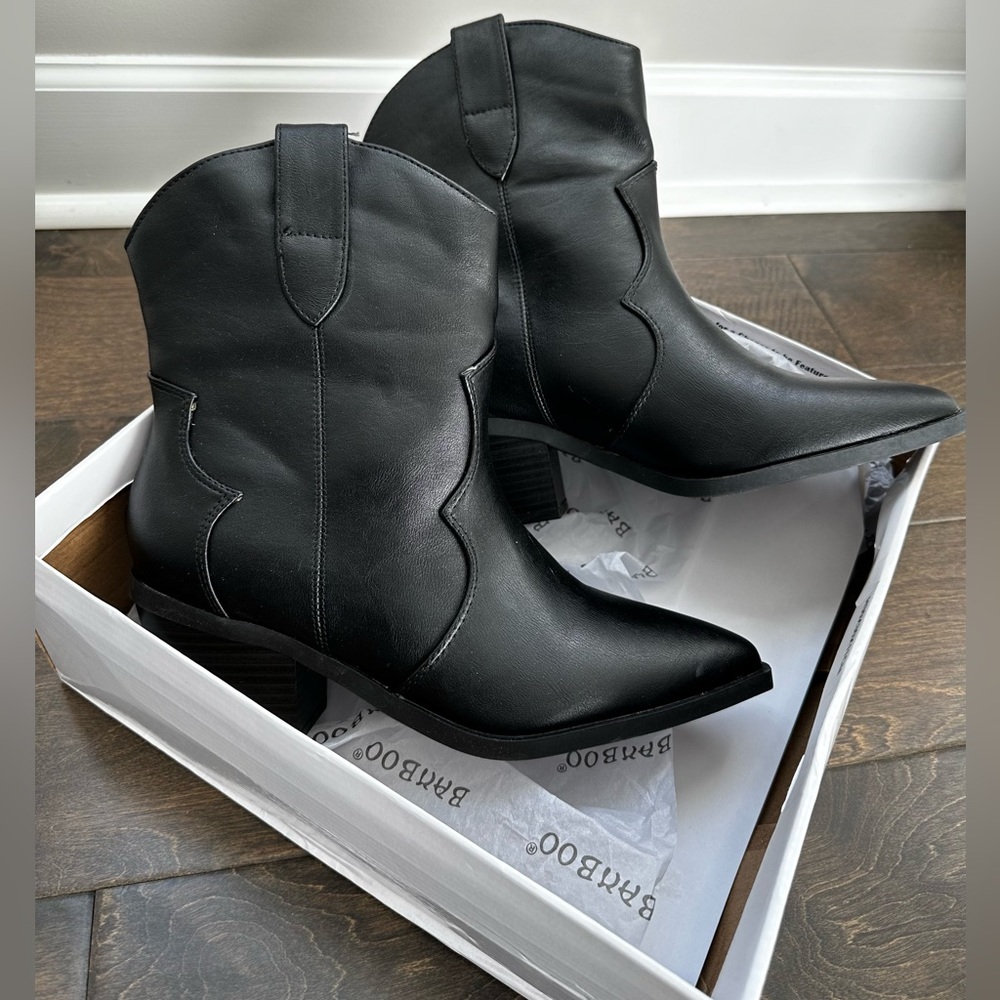 Brand New Never Worn: Talulah Broken Spoke Booties/Black- 8.5